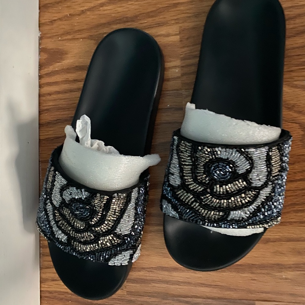 Aldo slides